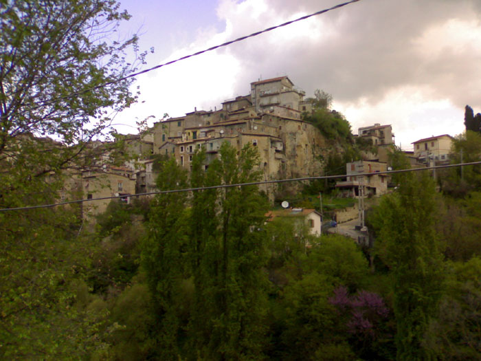 19042008227